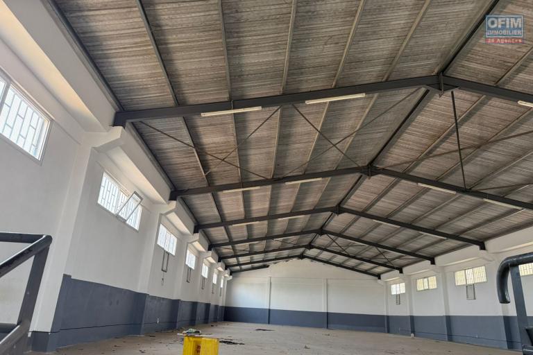 A LOUER un dépôt de 1150m2 à Ankadimbahoaka Tel Francia 034 02 218 69