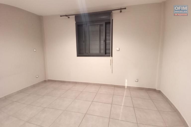 Un appartement T3 sécurisé à Analamahitsy ( CONTACT LALAINA 034 08 583 76 )