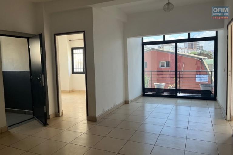 Un appartement T4 à Behoririka ( CONTACT LALAINA 034 08 583 76)