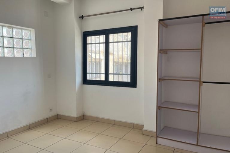 Un appartement T4 à Behoririka ( CONTACT LALAINA 034 08 583 76)