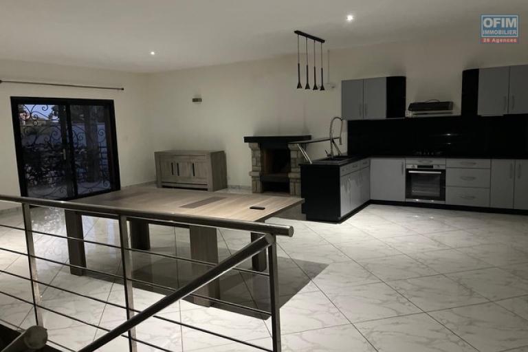 Une villa F5 dans une à étage à Ambatobe ( CONTACT LALAINA 034 08 583 76 )