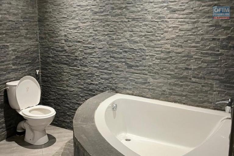 Une villa F5 dans une à étage à Ambatobe ( CONTACT LALAINA 034 08 583 76 )