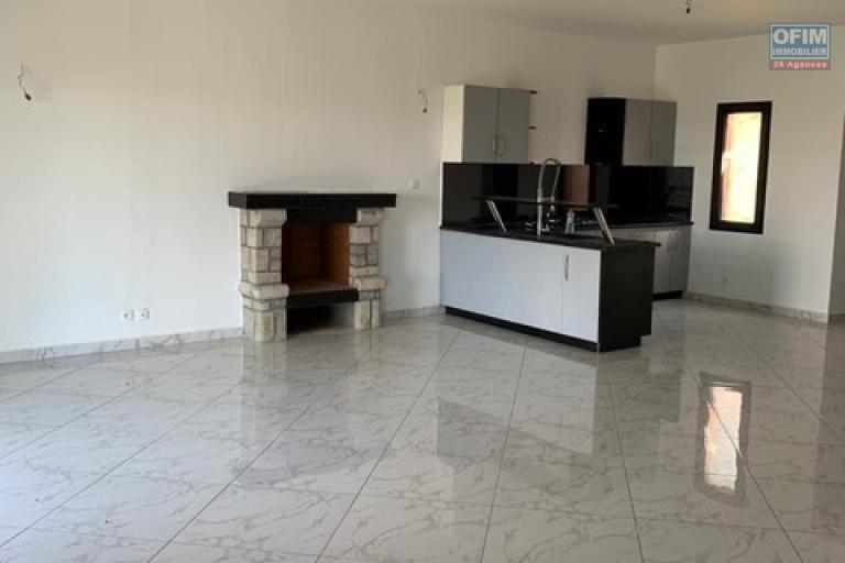 Une villa F5 dans une à étage à Ambatobe ( CONTACT LALAINA 034 08 583 76 )