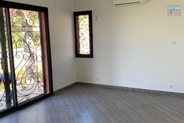 Une villa F5 dans une &agrave; &eacute;tage &agrave; Ambatobe ( CONTACT LALAINA )