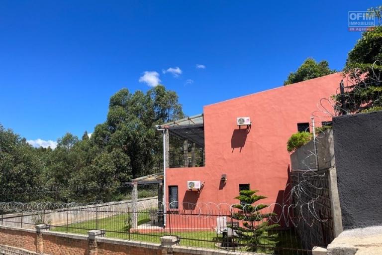Une villa F5 dans une &agrave; &eacute;tage &agrave; Ambatobe ( CONTACT LALAINA )