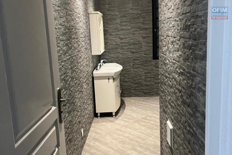 Une villa F5 dans une à étage à Ambatobe ( CONTACT LALAINA 034 08 583 76 )