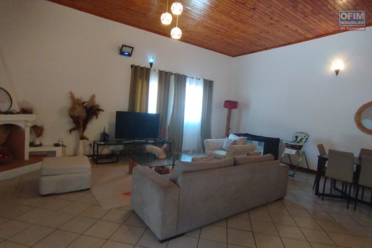 A louer, villa basse F5 dans une résidence à Ambohibao Manerinerina