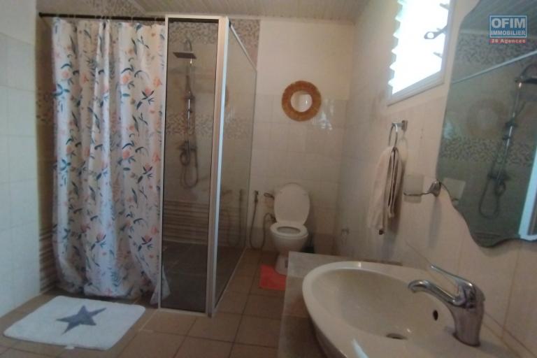 A louer, villa basse F5 dans une résidence à Ambohibao Manerinerina