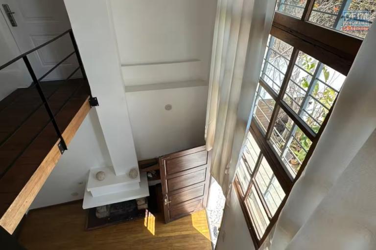A louer, villa meublée F3 en plein centre avec une magnifique vue sur Ambohijatovo ambony ( contact Felana 0341654755)