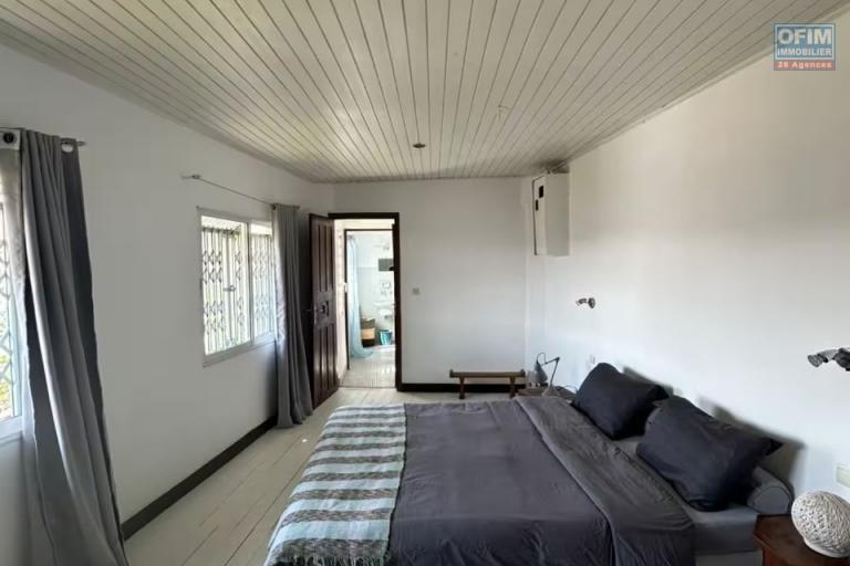 A louer, villa meublée F3 en plein centre avec une magnifique vue sur Ambohijatovo ambony ( contact Felana 0341654755)