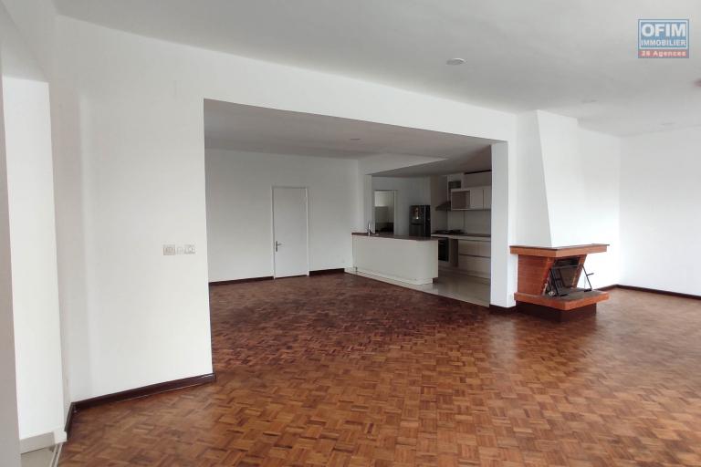 A LOUER Villa F5 dans un quartier résidentiel proche des écoles à Androhibe 034 02 218 69