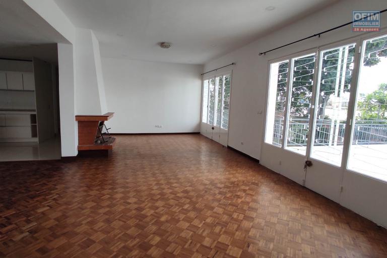 A LOUER Villa F5 dans un quartier résidentiel proche des écoles à Androhibe 034 02 218 69