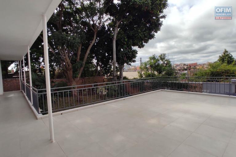 A LOUER Villa F5 dans un quartier r&eacute;sidentiel proche des &eacute;coles &agrave; Androhibe