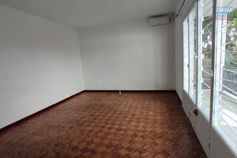A LOUER Villa F5 dans un quartier résidentiel proche des écoles à Androhibe 034 02 218 69