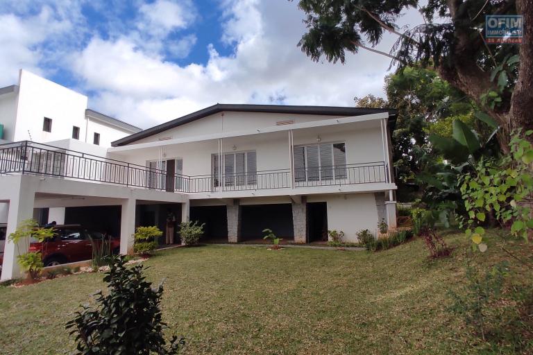 A LOUER Villa F5 dans un quartier r&eacute;sidentiel proche des &eacute;coles &agrave; Androhibe