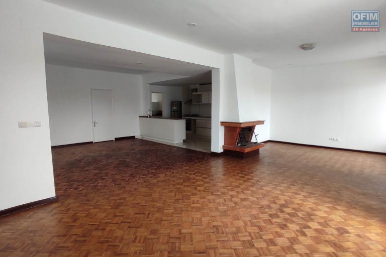 A LOUER Villa F5 dans un quartier résidentiel proche des écoles à Androhibe 034 02 218 69