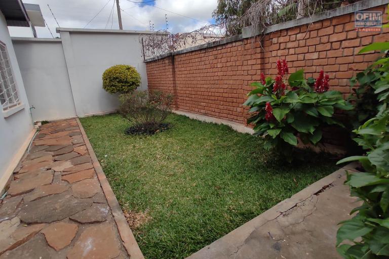 A LOUER Villa F5 dans un quartier résidentiel proche des écoles à Androhibe 034 02 218 69