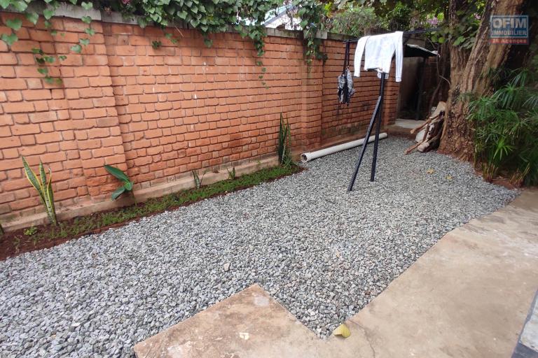 A LOUER Villa F5 dans un quartier r&eacute;sidentiel proche des &eacute;coles &agrave; Androhibe