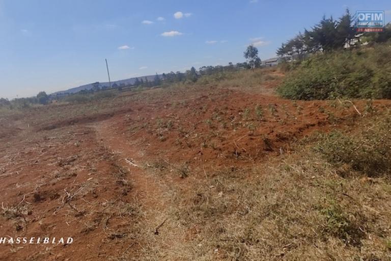 A vendre terrain 12440 M2 à Andakana ambohidratrimo à proximité immédiate de la route nationale N°4 (RN4)
