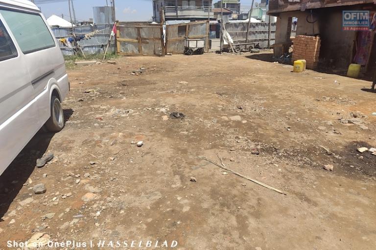 RARE A vendre terrain de 2143 M2 Bord de la boulevard d'europe contact rapide Mr Jacky +261 34 02 443 04