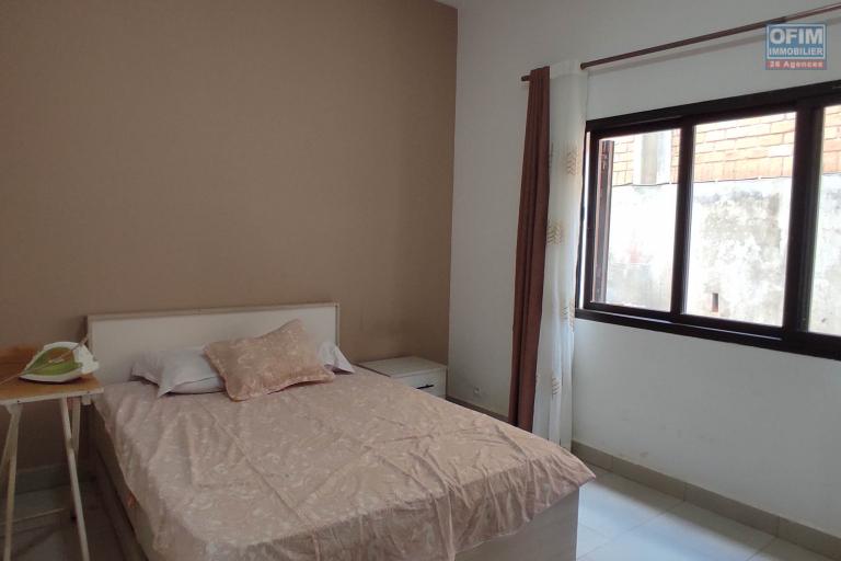 A LOUER Une maison F6 meublée et équipée avec piscine  et belle vue à Amoronakona By pass:  034 02 218 69