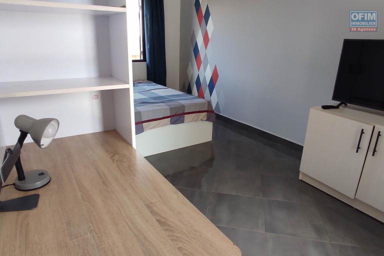 A LOUER Une maison F6 meublée et équipée avec piscine  et belle vue à Amoronakona By pass:  034 02 218 69