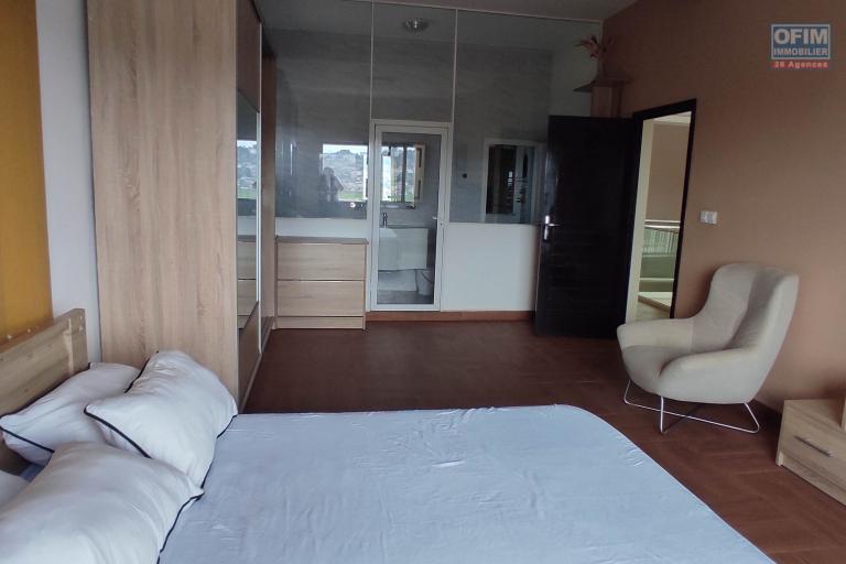 A LOUER Une maison F6 meubl&eacute;e et &eacute;quip&eacute;e avec piscine  et belle vue &agrave; Amoronakona By pass: