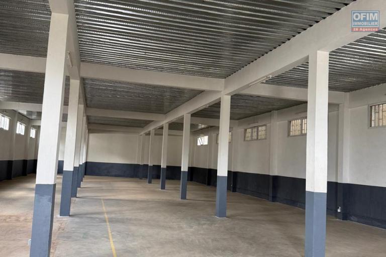 A LOUER un d&eacute;p&ocirc;t de 1150m2 &agrave; Ankadimbahoaka Tel Francia