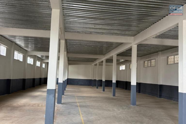 A LOUER un d&eacute;p&ocirc;t de 1150m2 &agrave; Ankadimbahoaka Tel Francia