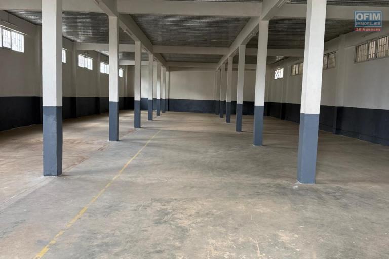 A LOUER un d&eacute;p&ocirc;t de 1150m2 &agrave; Ankadimbahoaka Tel Francia