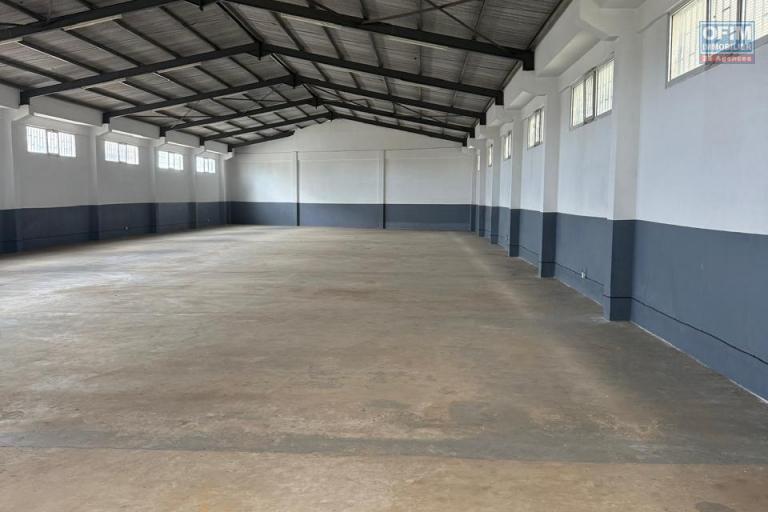 A LOUER un d&eacute;p&ocirc;t de 1150m2 &agrave; Ankadimbahoaka Tel Francia