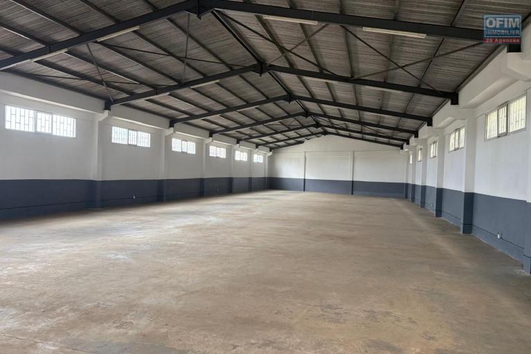 A LOUER un dépôt de 1150m2 à Ankadimbahoaka Tel Francia 034 02 218 69