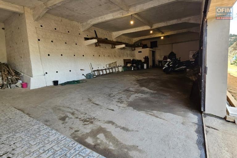 A louer, villa F5 de haut standing avec piscine sur Ambatobe ( contact)