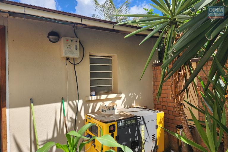 En location villa meublée de standing type F6 avec piscine à 5 minutes de l'aéroport Ivato. Contact rapide Mr Jacky. NON DISPONIBLE