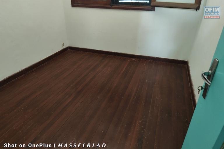 À LOUER – Maison Plain-Pied F5 avec Grand Terrain Arboré talatamaty contact/ 0340244301