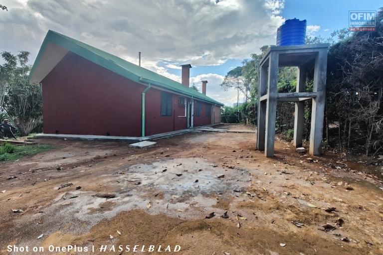 &Agrave; LOUER &ndash; Maison Plain-Pied F5 avec Grand Terrain Arbor&eacute; talatamaty. Contact Mr Jacky 0340244304