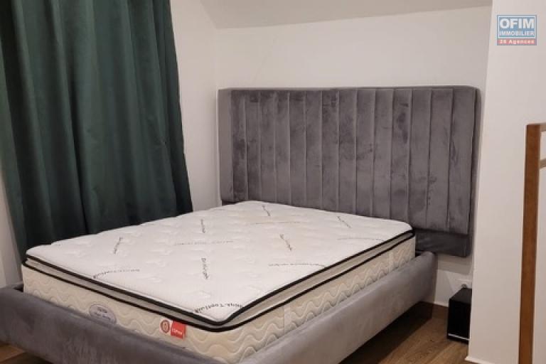 Un appartement T2 meubl&eacute; en duplex &agrave; Isoaraka ( CONTACT LALAINA )