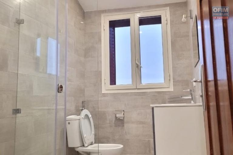 Un appartement T2 meublé en duplex à Isoaraka ( CONTACT LALAINA 034 08 583 76 )