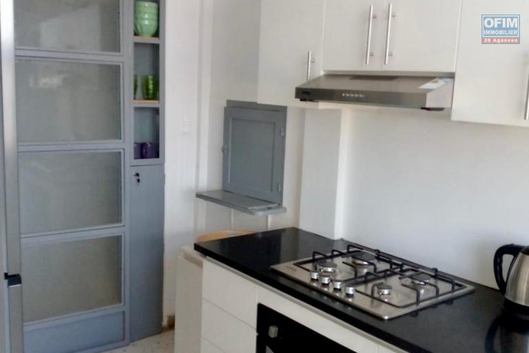 A louer, villa meubl&eacute;e F4 en plein centre ville sur Ambohijatovo Ambony ( contact5 Felana)