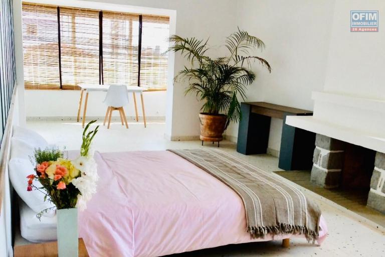 A louer, villa meublée F4 en plein centre ville sur Ambohijatovo Ambony ( contact 03416544755 Felana)