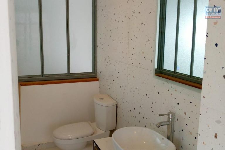 A louer, villa meubl&eacute;e F4 en plein centre ville sur Ambohijatovo Ambony ( contact5 Felana)