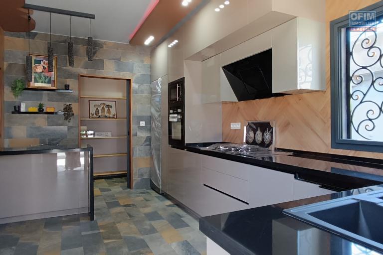 A LOUER un triplex T4  neuf dans un grand Domaine &agrave; Ankadikely ilafy, contact Francia :