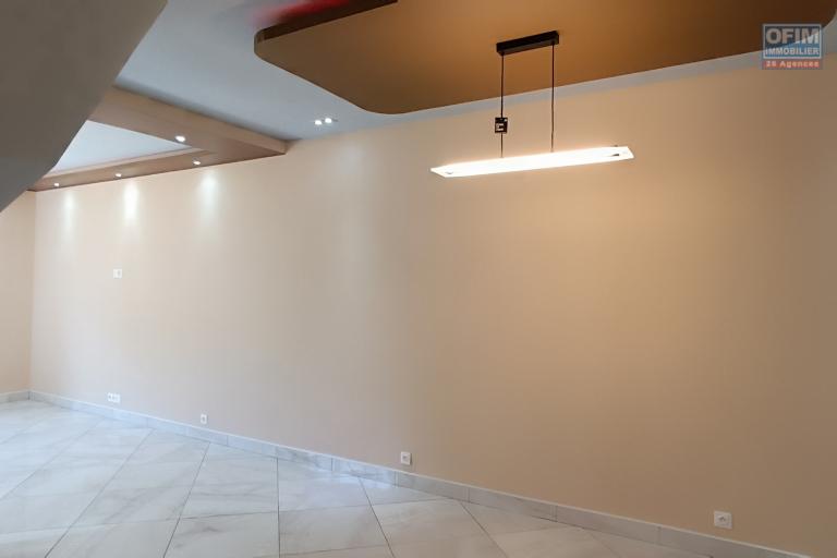 A LOUER un triplex T4  neuf dans un grand Domaine à Ankadikely ilafy, contact Francia : 034 02 218 69