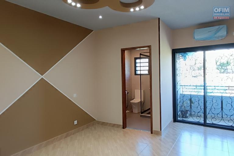 A LOUER un triplex T4  neuf dans un grand Domaine à Ankadikely ilafy, contact Francia : 034 02 218 69