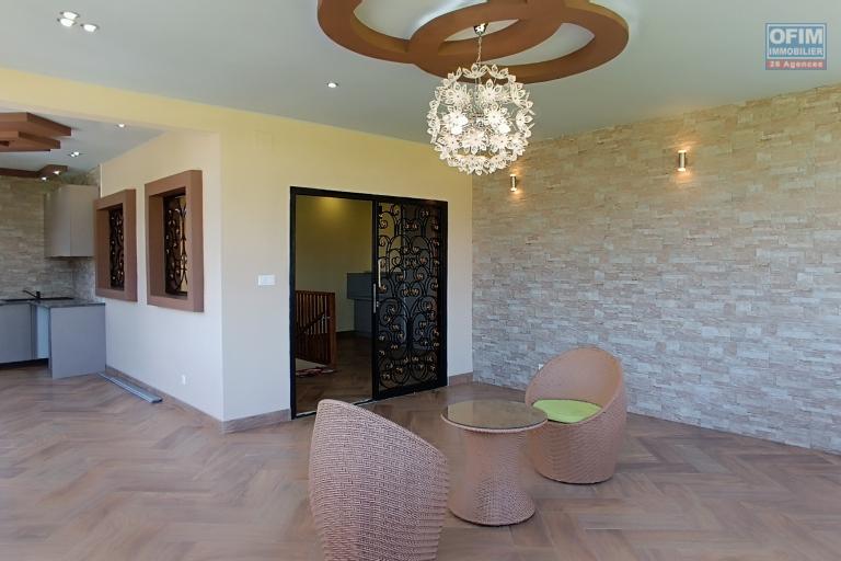 A LOUER un triplex T4  neuf dans un grand Domaine à Ankadikely ilafy, contact Francia : 034 02 218 69