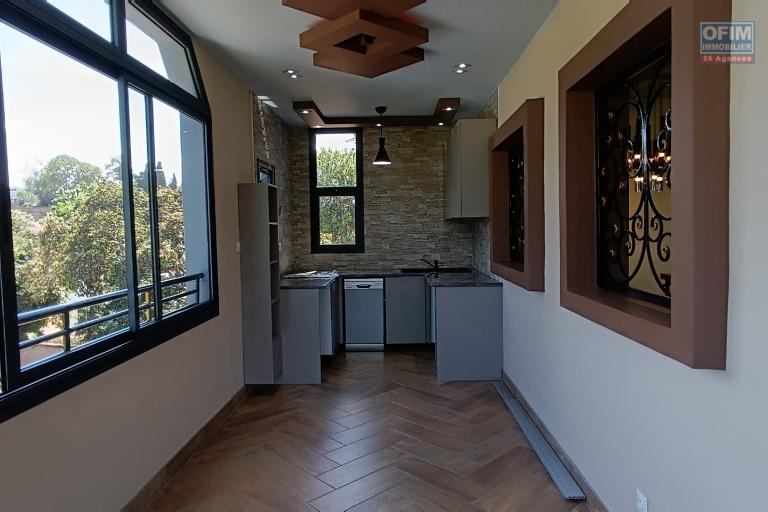 A LOUER un triplex T4  neuf dans un grand Domaine &agrave; Ankadikely ilafy, contact Francia :