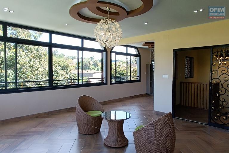 A LOUER un triplex T4  neuf dans un grand Domaine &agrave; Ankadikely ilafy, contact Francia :