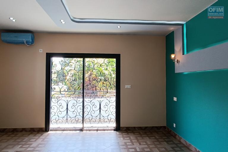 A LOUER un triplex T4  neuf dans un grand Domaine à Ankadikely ilafy, contact Francia : 034 02 218 69