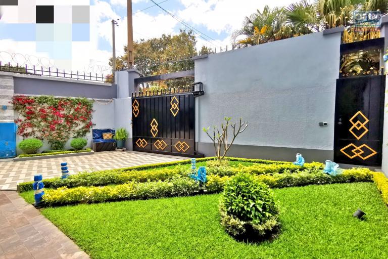 A LOUER un triplex T4  neuf dans un grand Domaine à Ankadikely ilafy, contact Francia : 034 02 218 69