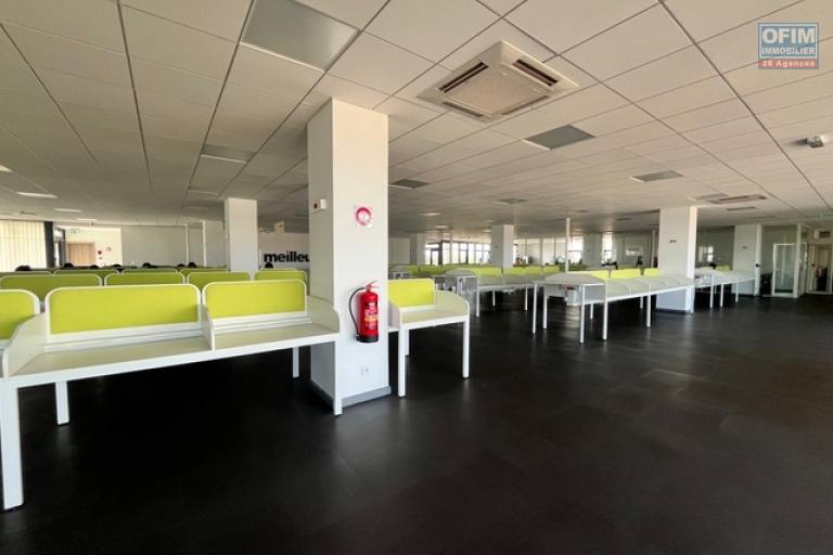 4 bureaux professionnels de 1 000 m2 sur 4 niveaux à Alarobia ( CONTACT LALAINA 034 08 583 76 )